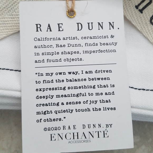 ❤️❤️Rae Dunn LOVE Napkin Set❤️❤️ - Picture 3 of 3